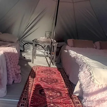 Glamping Yurtas, Camp, Roseart Resort אוהל מפואר Mrse
