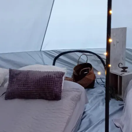 Glamping Yurtas, Camp, Roseart Resort אוהל מפואר