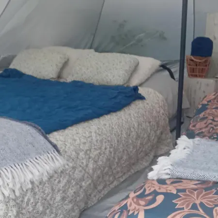 Glamping Yurtas, Camp, Roseart Resort אוהל מפואר Mrse