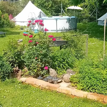 Glamping Yurtas, Camp, Roseart Resort אוהל מפואר