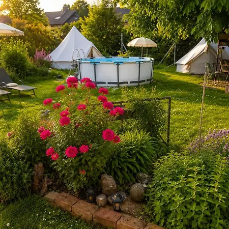 Garden Camp, 4 Youtas, Roseart Resort *